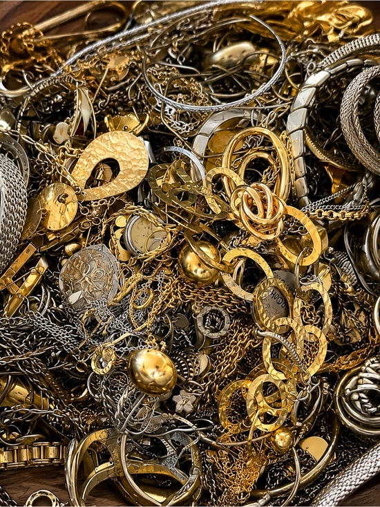 CocoAndCameo Jewelry - 4 LB Unsearched Unsorted Jewelry Lot | Organic Pulls Wearable Resale Bulk